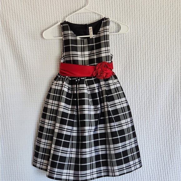 Cherokee Other - Cherokee Black and White Plaid Dress with Red Sash